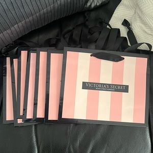 Small VS shopping bags (7). Measurements:  7.5 x 6.25 inches